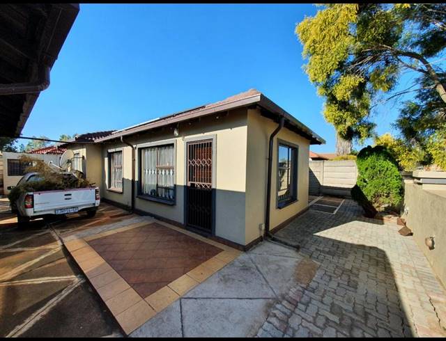 3 BEDROOM HOUSE FOR SALE IN THE ORCHARDS